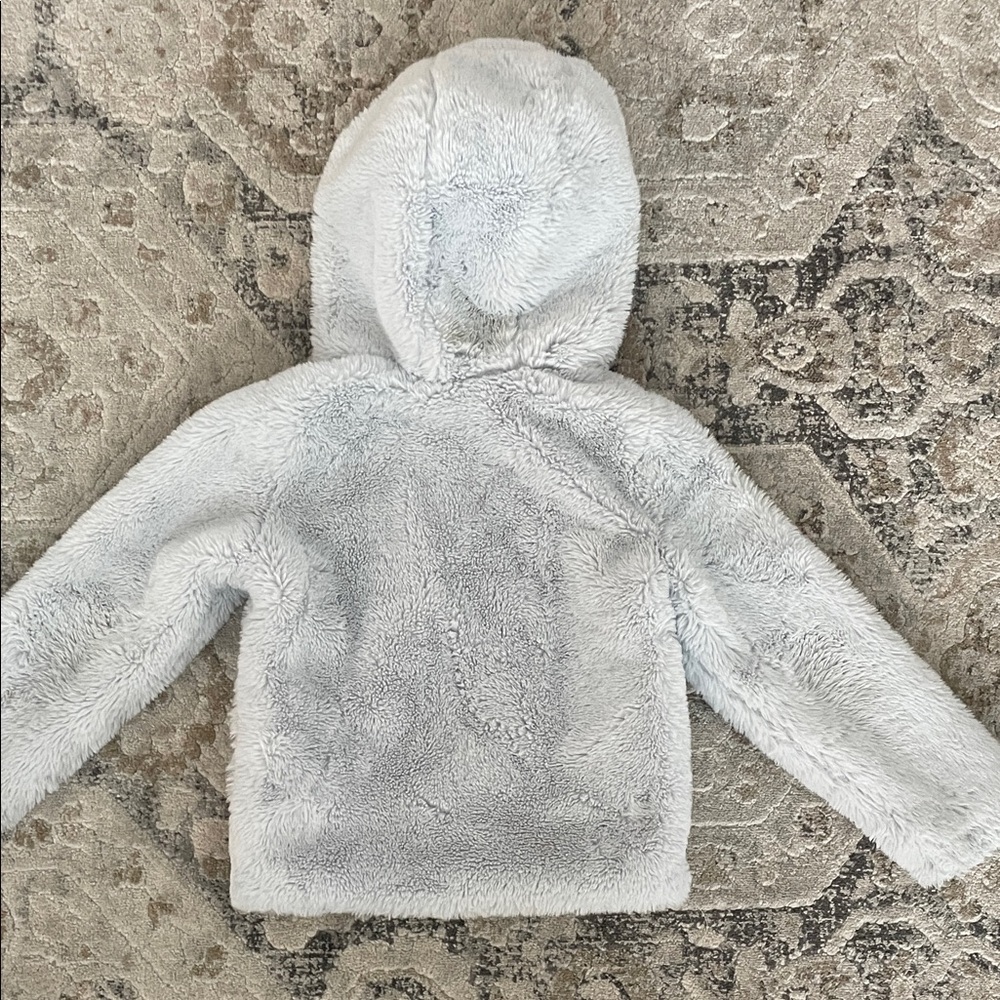 Girl’s Under Armour Light Gray Faux Fur Hooded Jacket - Picture 2 of 7